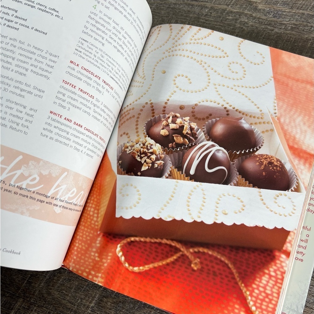 Betty Crocker‎ Christmas Cookbook by Betty Crocker Editors 2006 Hardcover - Picture 7 of 12